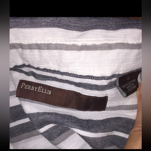 Perry Ellis button down, Short Sleeve size small - Picture 2 of 3